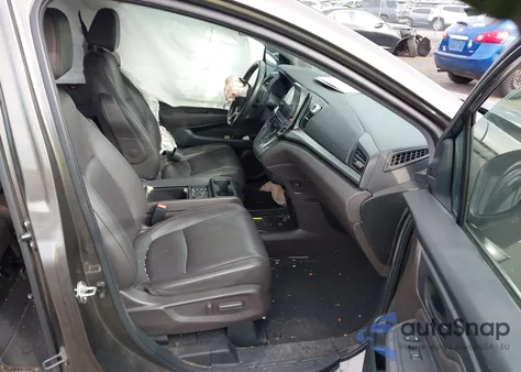 2018 Honda Odyssey Touring z USA, uszkodzony, nr VIN 5FNRL6H8XJB066893